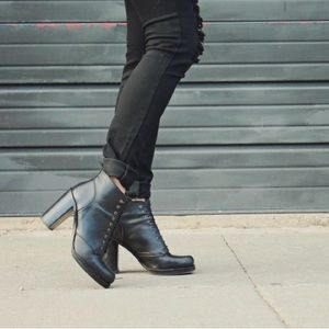 Lace-up leather heeled boots